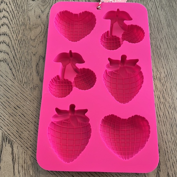 Valentine’s Disco Cherry Heart Strawberry Shaped Silicone Baking Cake Mold Pink - Picture 2 of 3